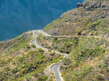 Puerto de la Cruz 'da dolambaçlı tepe yolu, Tenerife, İspanya