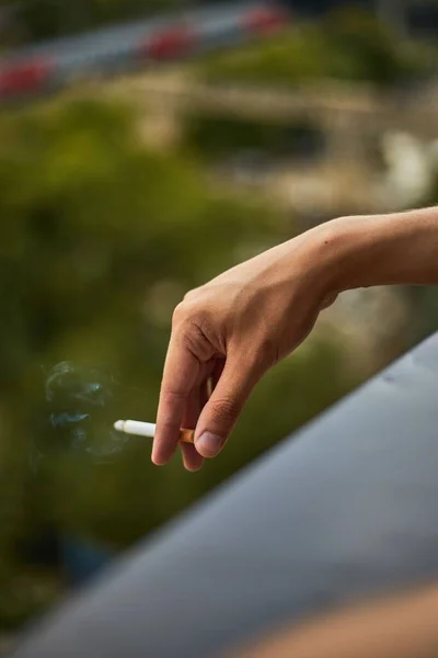 Vertical Shot Hand Holding Cigarette Blurred Background — Stock Photo, Image