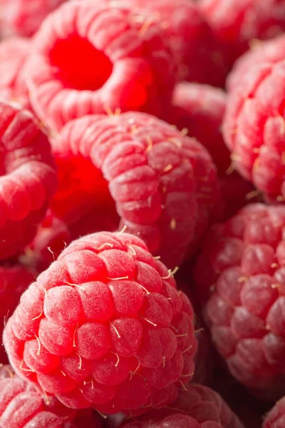 Vertical Closeup Raspberries — Stock Photo, Image