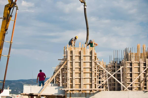 Construire Immeuble Les Travailleurs Construction Travaillent Dur — Photo