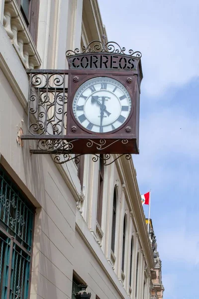 Cartel Reloj Viejo Las Calles Del Centro Lima — Foto de Stock