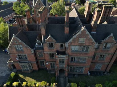 Eski binaların yüksek açısı.