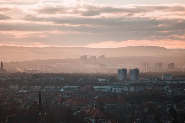 Una Hermosa Vista Ciudad Dresde Alemania Una Mañana Brumosa — Foto de Stock