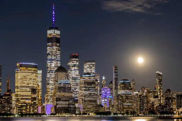 Paesaggio Urbano Degli Edifici New York Notte Con Luna Piena — Foto Stock