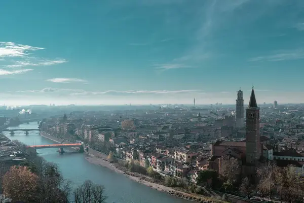 Une Vue Angle Élevé Beau Pont Construit Dessus Eau Coucher — Photo