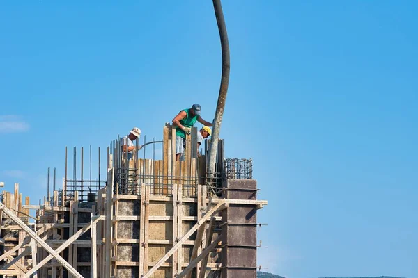 Building Apartment Building Construction Workers Working Hard — Stock Photo, Image