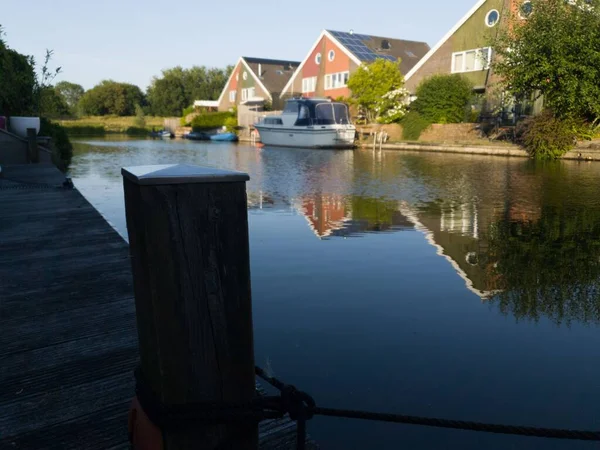 Udělejte Výlet Nizozemska Městě Groningen Kanály Lodě — Stock fotografie