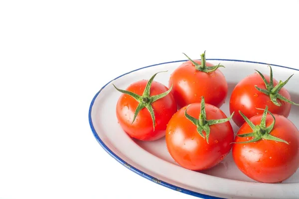 Tomates Jugosos Frescos Plato Aislado Sobre Fondo Blanco — Foto de Stock