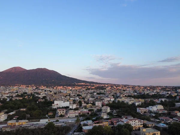 意大利那不勒斯日落时的城市景观鸟瞰 — 图库照片