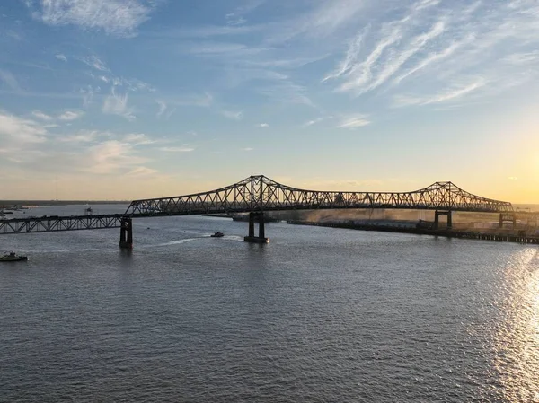 Vzdušný Pohled Kovový Most Nad Řekou Mississippi Při Západu Slunce — Stock fotografie