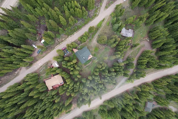 Вид Воздуха Жилые Дома Сельской Местности Окружении Пышной Зеленой Природы — стоковое фото