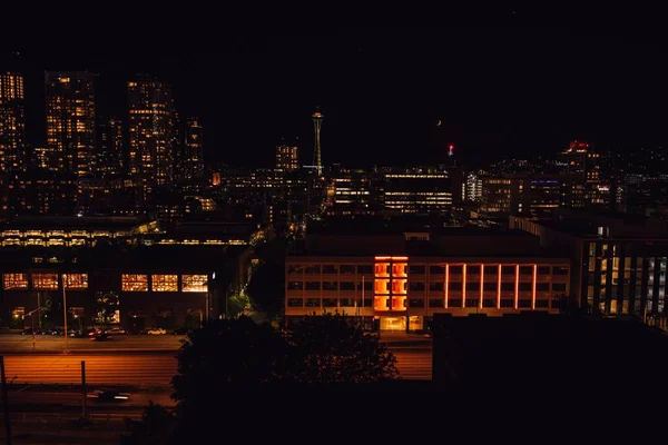 Ciudad Seattle Skyline Desde Capitol Hill Por Noche Con Luna — Foto de Stock