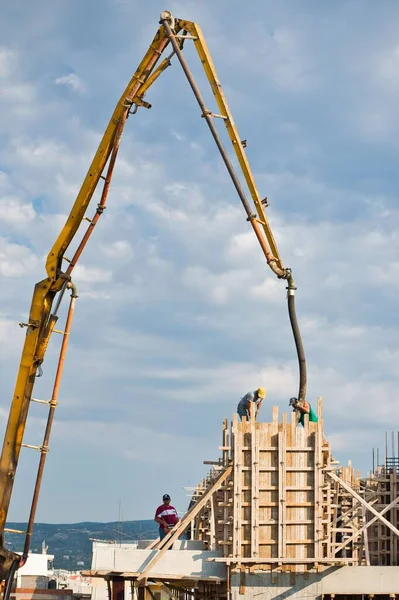 Construção Prédio Apartamentos Trabalhadores Construção Civil Estão Trabalhando Duro — Fotografia de Stock