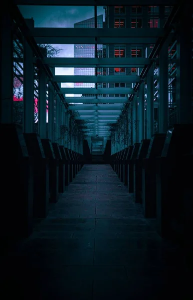 Vertical Shot Corridor Outdoors Skyscrapers Twilight — Stock Photo, Image