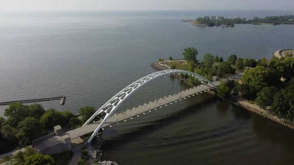 Una Hermosa Vista Puente Con Arco Blanco Sobre Río Toronto — Foto de Stock
