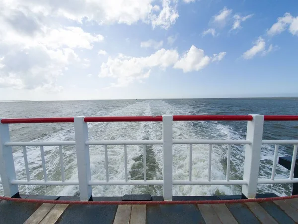 Schiermonnikoog feribotu açık Waddensea 'da.