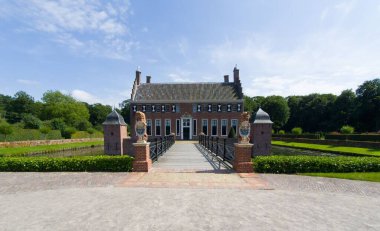 Hollanda 'nın Groningen kentindeki Uithuizen şehrinde Menkemaborg