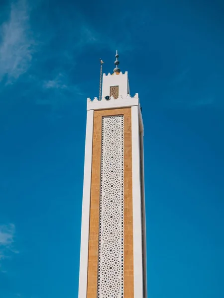 Plano Vertical Ángulo Bajo Hermosa Gran Mezquita Tánger Marruecos Contra — Foto de Stock