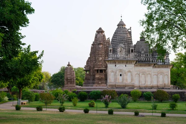 Templo Pratapeshwar Cercado Por Plantas Verdes Exuberantes Índia — Fotografia de Stock