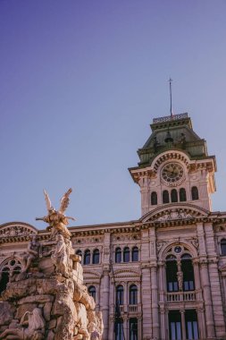 İtalya 'daki Trieste Belediye Binası' nın dikey çekimi