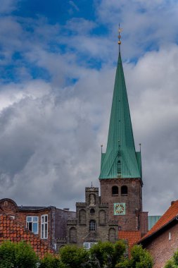 Danimarka, Helsingor 'daki Aziz Olaf Kilisesi' nin dikey görüntüsü.