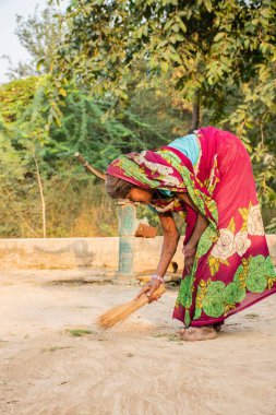 Bir STK 'dan gönüllüler tıbbi dağıtım kampında ihtiyaç duyulduğunda