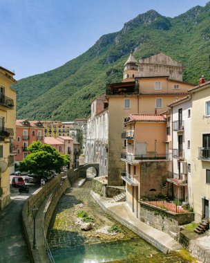 Campania, İtalya 'nın Salerno eyaletinde tipik bir tarihi kasaba olan Campagna manzarası