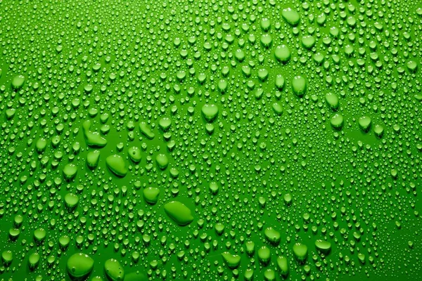 Primo Piano Gocce Acqua Una Superficie Verde — Foto Stock