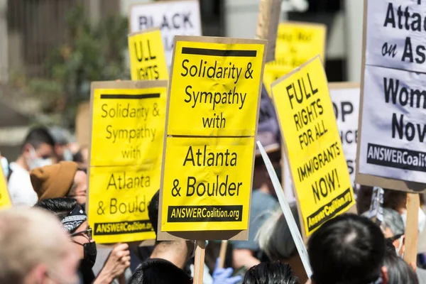 全国日 抗议者聚集在洛杉矶市政厅 要求停止枪炮和反亚洲的暴力行为 — 图库照片