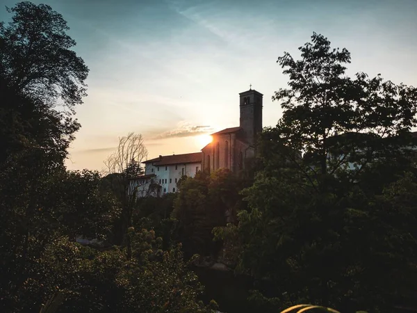 日没時にウディネ州のシヴィデーレ フリウリの寺院Oratorio Santa Maria — ストック写真