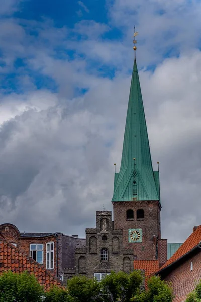 Danimarka Helsingor Daki Aziz Olaf Kilisesi Nin Dikey Görüntüsü — Stok fotoğraf