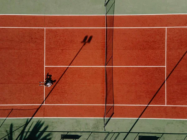 Flygbild Orange Tennisbana Och Spelare Varm Sommardag — Stockfoto