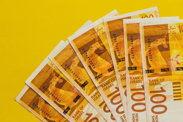 Los Nuevos Billetes Israelíes Cien Shekels Fondo Amarillo Con Espacio —  Fotos de Stock
