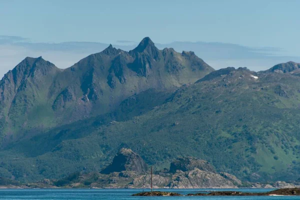 Montanhas Rochosas Costa Marítima Trollfjorden Lofoten Islands Noruega — Fotografia de Stock