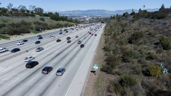 Luftaufnahme Der Autobahn Interstate Mit Vielen Autos Santa Clarita Kalifornien — Stockfoto