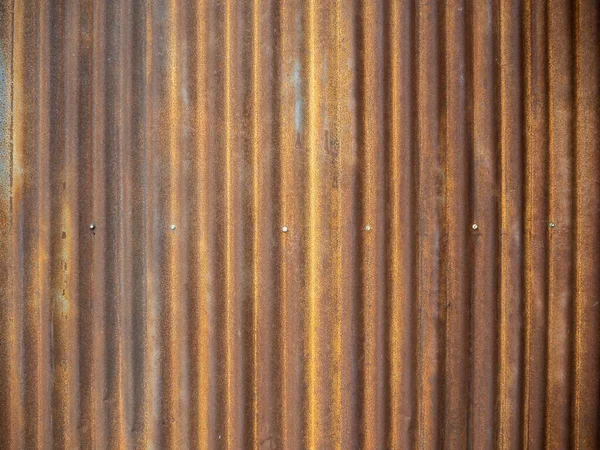 亜鉛メッキ金属パネルシートに錆びた古い亜鉛壁のテクスチャの背景 — ストック写真