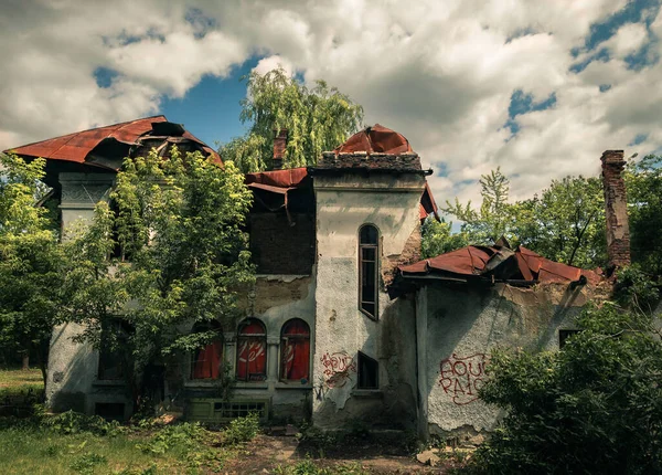 Sebuah Rumah Ditinggalkan Dan Hancur Bucharest Rumania — Stok Foto