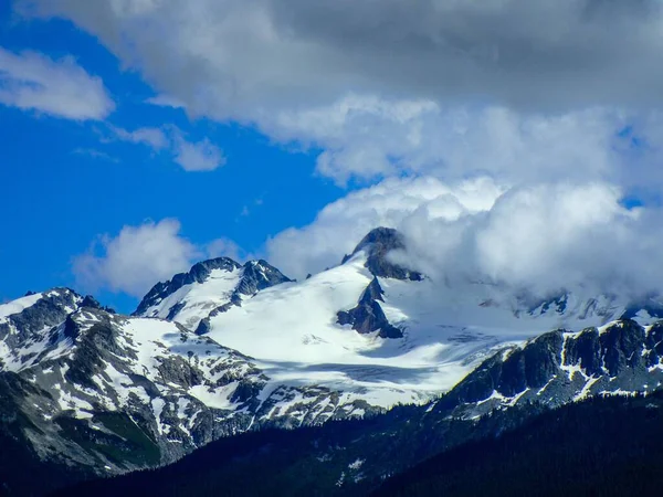 Beautiful Glacier Rocky Mountains Shrouded Clouds Sunny Day — Stock Photo, Image