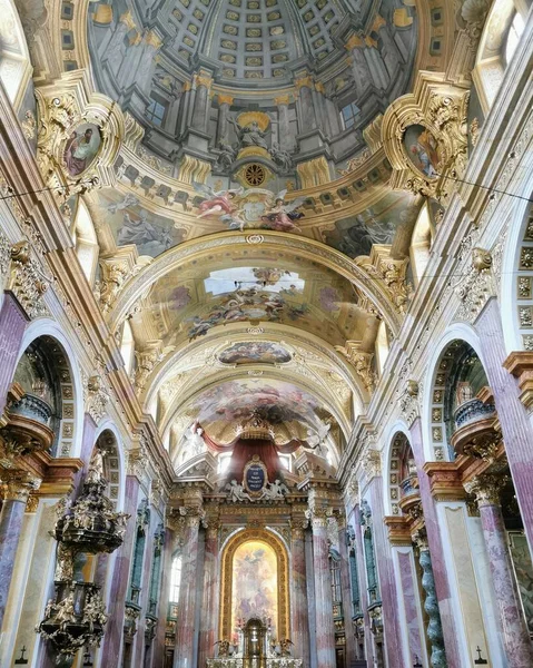 오스트리아 빈에서 아름다운 그림을 예수회의 — 스톡 사진