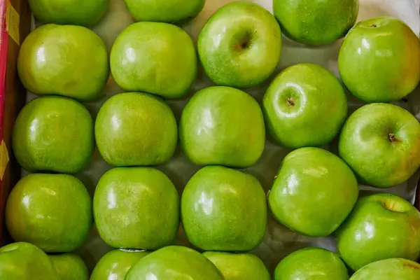 Green Apples Placed Shelf Sale Market — Stockfoto