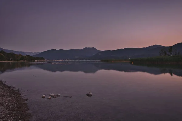 Озеро Горами Огнями Водной Поверхности Гмунд Тегернзее Бавария Германия — стоковое фото