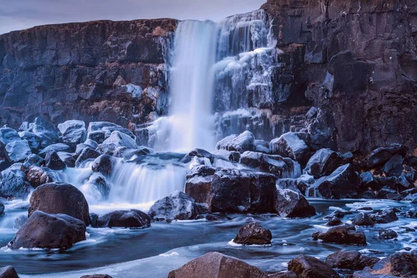 Eau Qui Coule Sur Les Rochers Dans Une Cascade Cascades — Photo