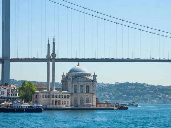 Krásný Výhled Mešitu Grand Mecidiye Mešita Ortakoy Istanbulu Pod Jasnou — Stock fotografie