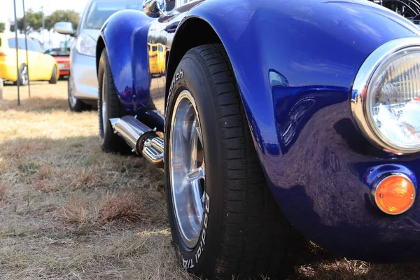 Närbild Bild Blue Shelby Cobra Med Svarta Däck Och Silver — Stockfoto
