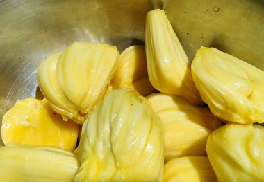 Jack-fruit Hindistan, Srilanka, Bangladeş, Filipinler, Endonezya ve Malezya 'da bulunan lezzetli bir meyvedir..