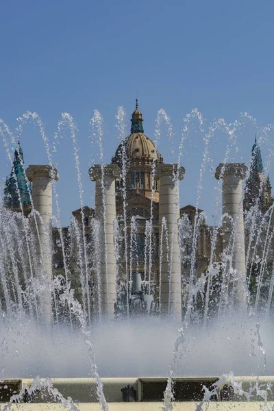 Fotografía Vertical Del Palacio Nacional Catalogna Barcelona España Con Fuentes — Foto de Stock