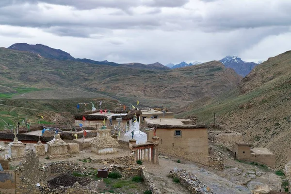 Kleine Häuser Dorf Tashigang Siti Tal Indien Umgeben Von Wolkenverhangenen — Stockfoto