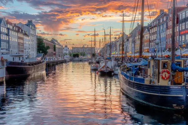 Una Hermosa Foto Famoso Lugar Turístico Nyhavn Copenhague Con Paisaje — Foto de Stock