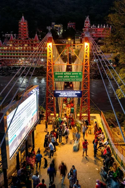 Pionowe Ujęcie Podświetlanego Rishikesh Most Ganges Rzeka Uttarakhand Indie — Zdjęcie stockowe