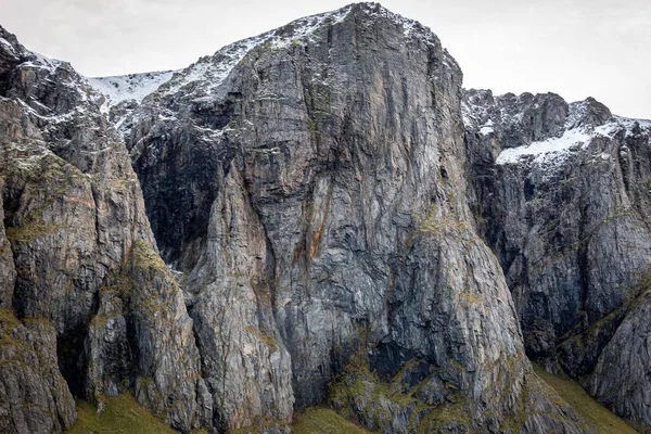 Paisagem Montanhas Rochosas Com Alguma Neve Topo — Fotografia de Stock